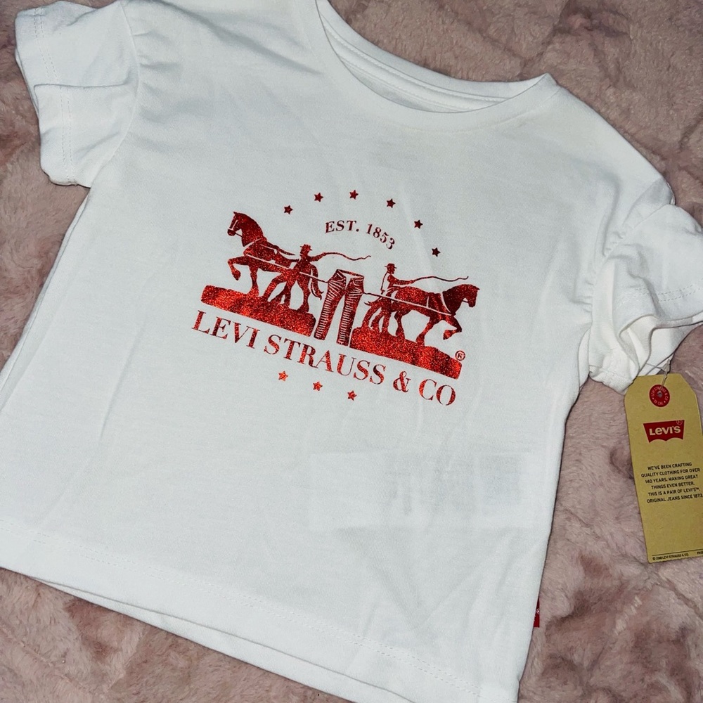 Levi’s T-shirt